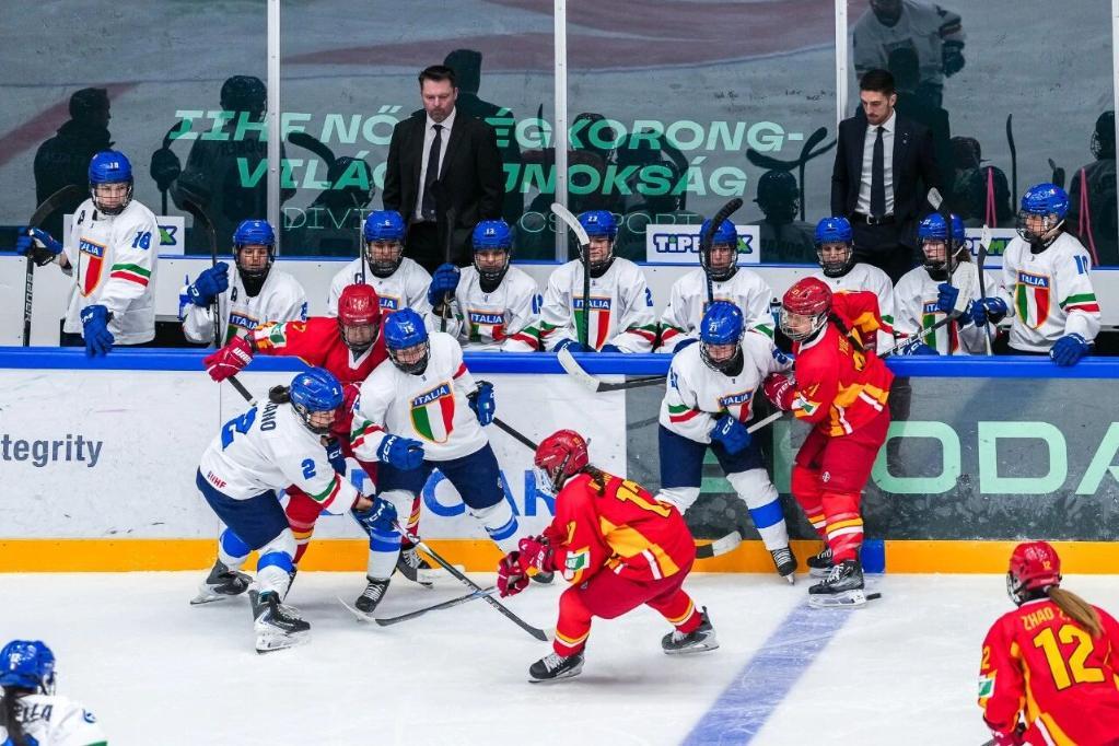 中国U18男冰斩获世锦赛乙级A组亚军 中国女冰降组