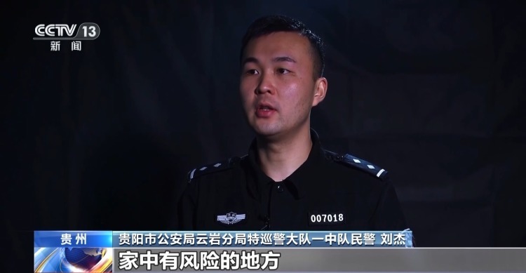 幼童悬空8楼窗外颈部被卡住 多方合力营救