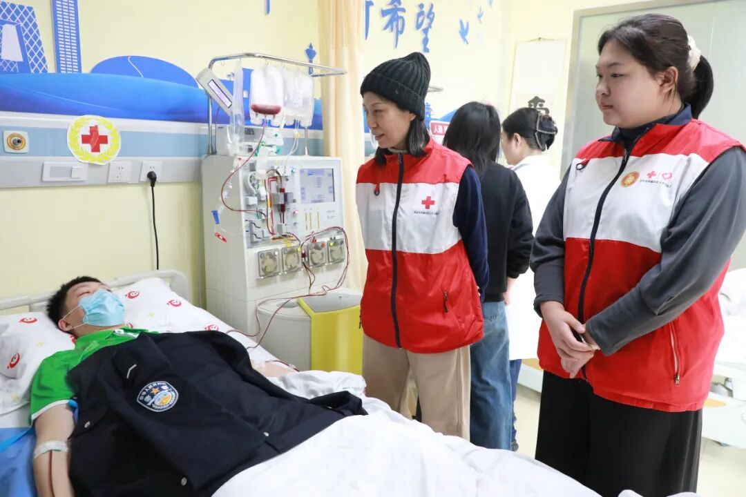 “我必须去！”这位警校生的决定，让人红了眼眶……