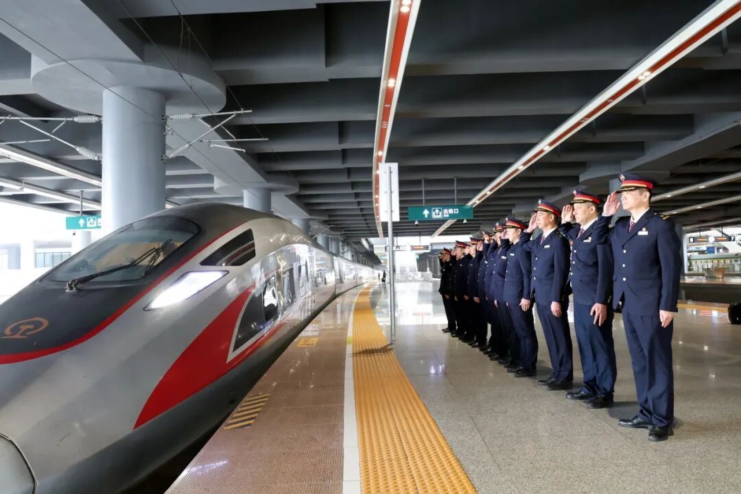 11位初代高铁司机，已拿下“500万”！