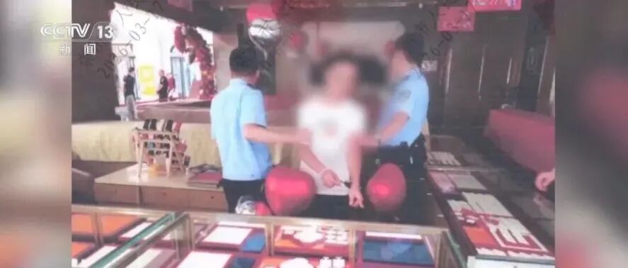 通风管里藏了10小时！他盗走约150万元黄金，结果当晚就被抓