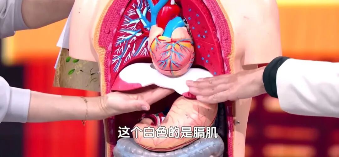 这种“嗓子不舒服”，可能是心梗前兆，7步自救法，快学→