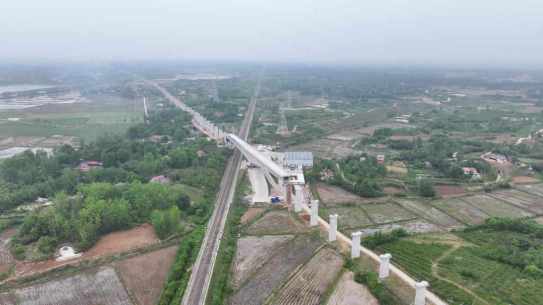 近2万吨，成功转体！这条设计时速350公里高铁有新进展