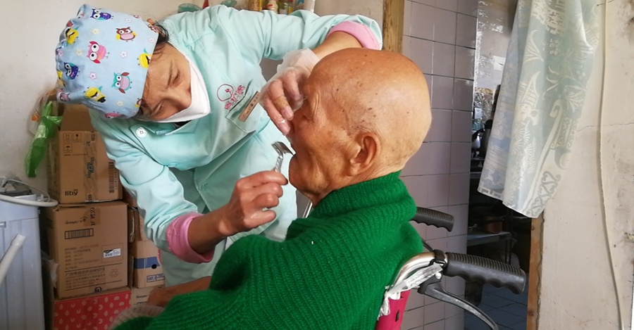 “小保费”撬动“大需求”——长护险助力破解家庭失能难题