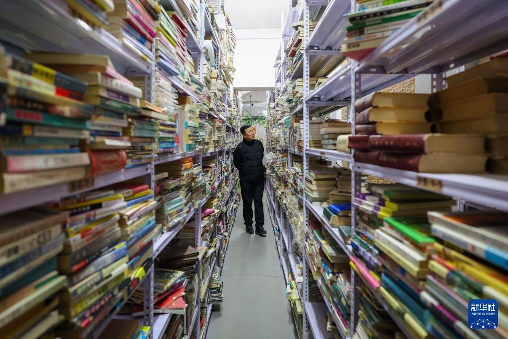 图片故事丨当旧书店遇上“主理人”：纸页虽旧，但通往未来的路常新