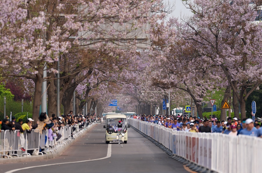 机器人再跑马拉松，到底在比拼什么？