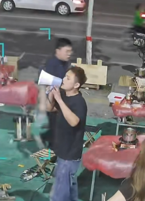 “不用结账，直接走！”山东菏泽一地突刮大风，老板拿喇叭疏散顾客