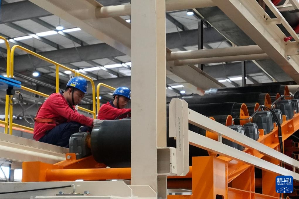 国产连续皮带机首次出口西班牙