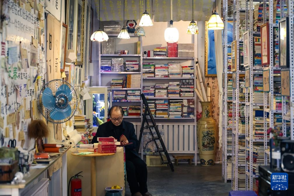 图片故事丨当旧书店遇上“主理人”：纸页虽旧，但通往未来的路常新