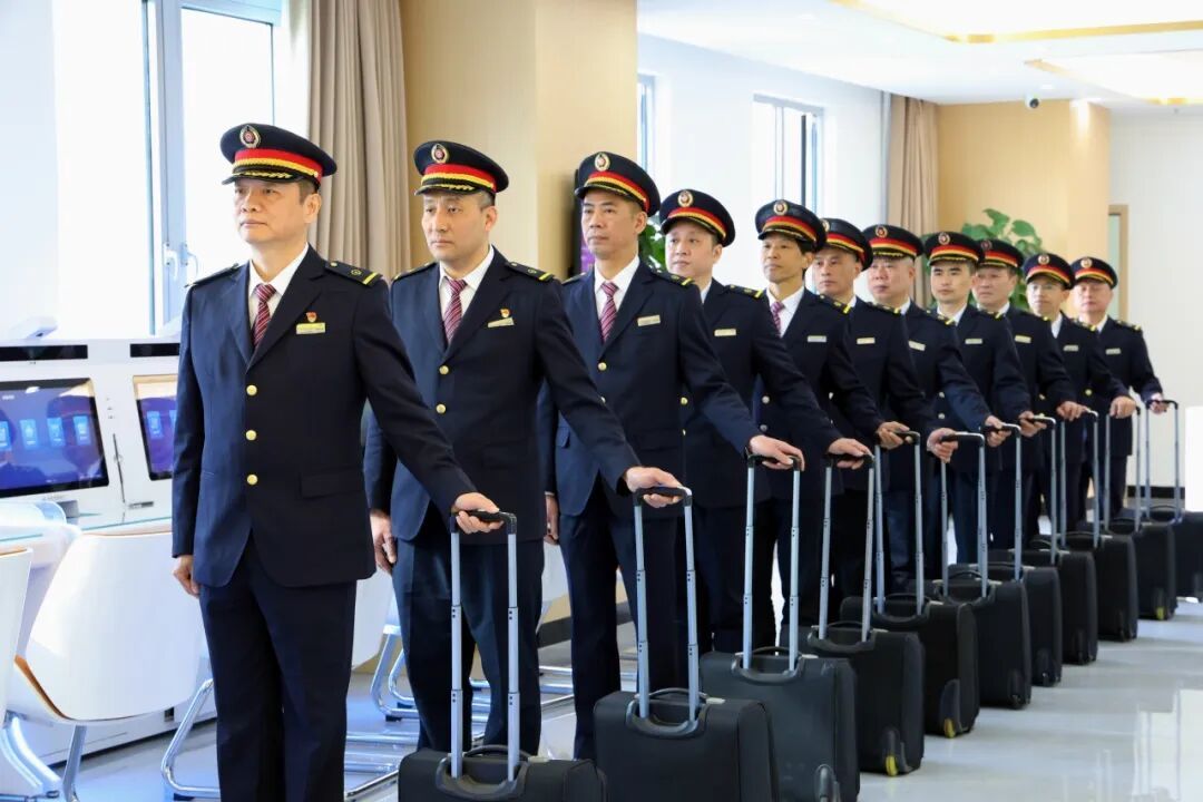 11位初代高铁司机，已拿下“500万”！