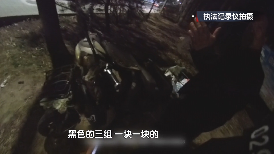 警方拘留1名男子：停车50秒后调头逆行，然后冲向目标！