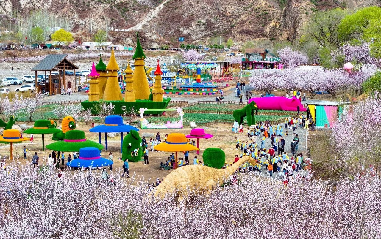 经济热点快评丨重磅意见印发，服务业扩能提质有了“路线图”