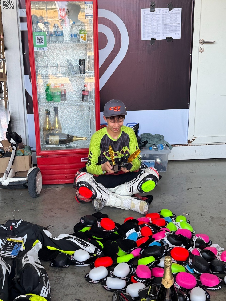 “张雪是张雪，我是我！”17岁湖南机车少年将参加摩托车赛，求媒体报道帮他越走越远