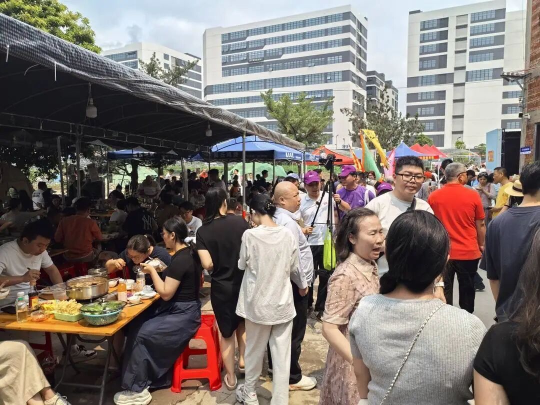 “莫氏鸡煲”老板一个月唯一休息日去上海了！老莫曾称可以和餐厅合作，让上海也吃得到