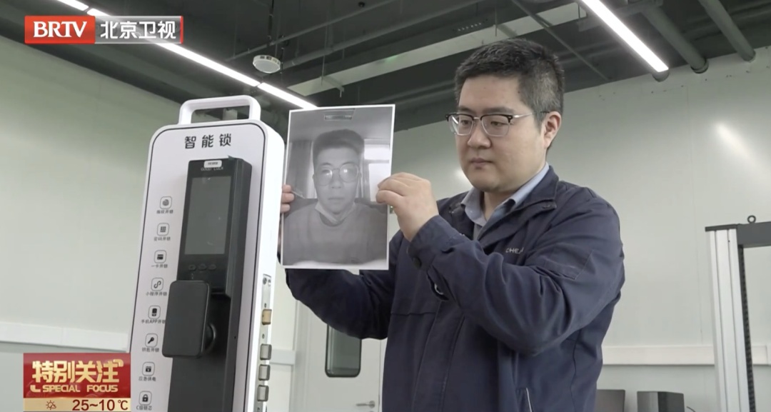 你家的智能门锁，一张照片就能打开？