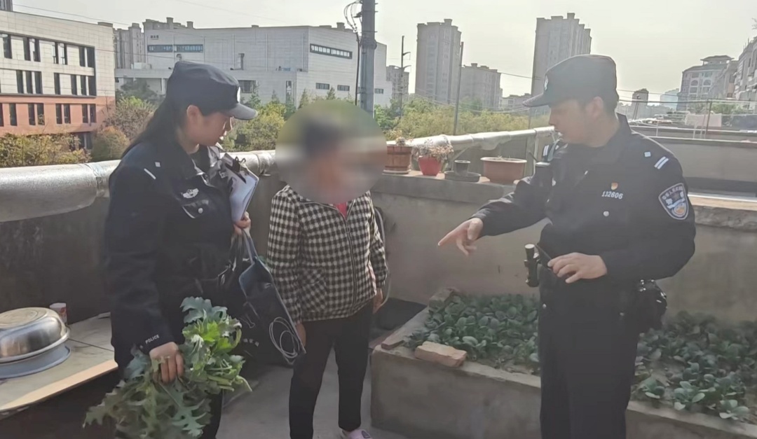 警用无人机发现11处居民楼顶非法种植罂粟！宿迁警方：已铲除162 株