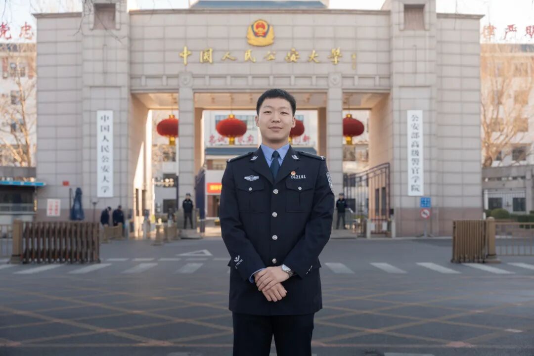 “我必须去！”这位警校生的决定，让人红了眼眶……