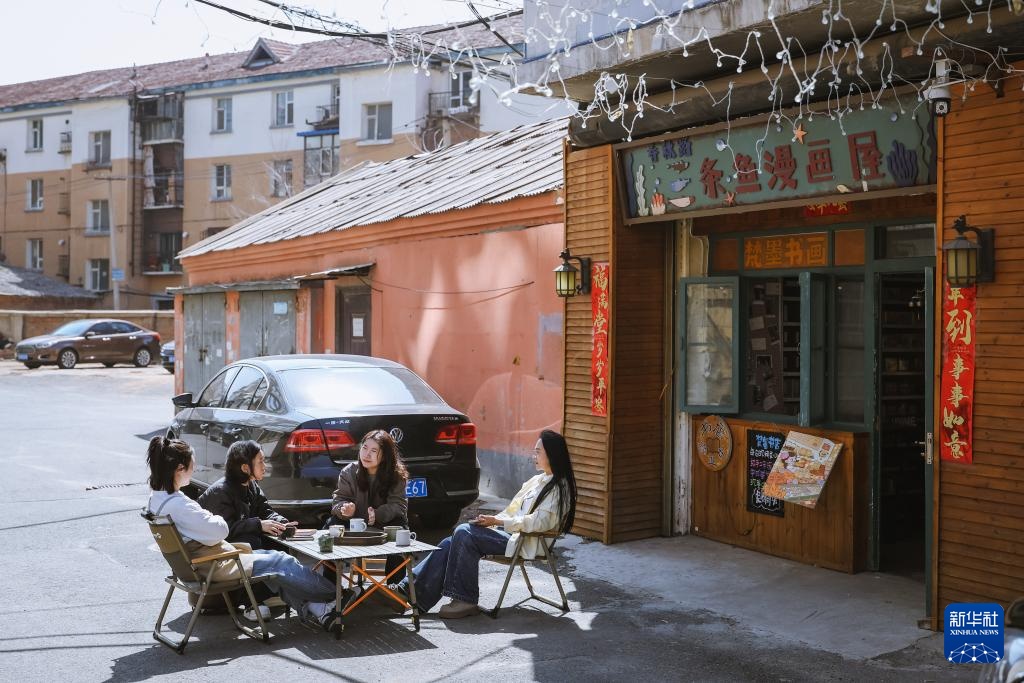 图片故事丨当旧书店遇上“主理人”：纸页虽旧，但通往未来的路常新