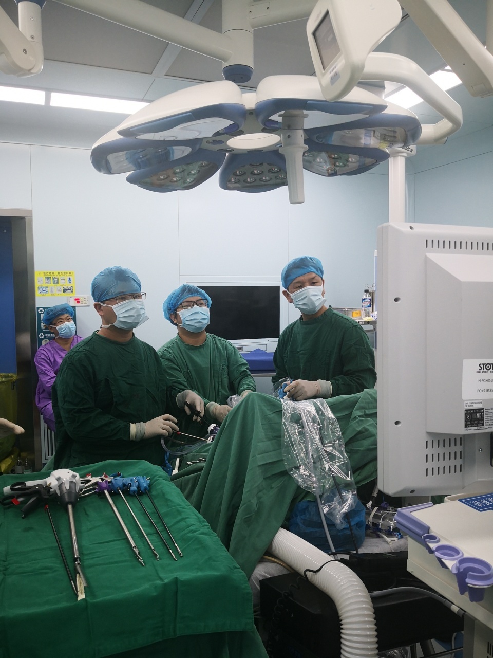 14岁少女反复腹痛，一查竟是罕见病！外科医生用“钥匙孔”手术解困