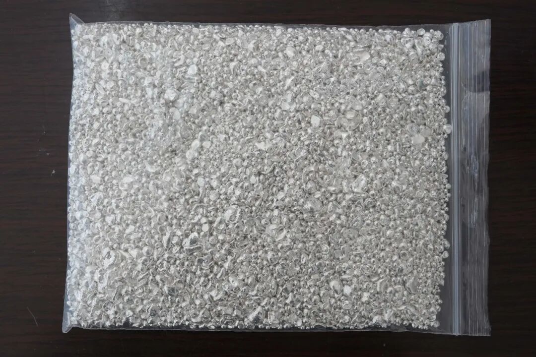 男子穿纸尿裤藏1.65千克银粒，被深圳海关查获：系帮他人带进境，并收取“带工费”