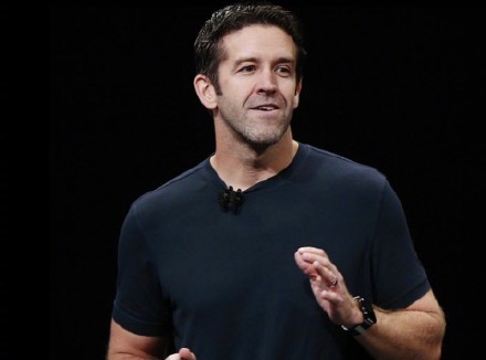 苹果公司宣布特纳斯将接替库克担任CEO