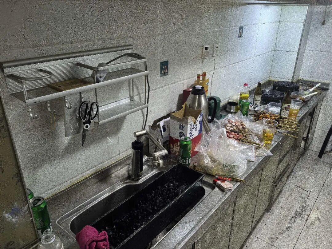 居民闻到烟味误以为起火报警，真相竟是住户在家乐享烤串