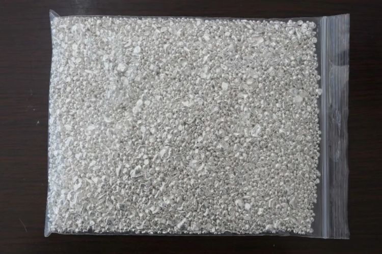 广东海关查获一男子穿纸尿裤藏1.65千克银粒：系帮他人带进境，并收取“带工费”