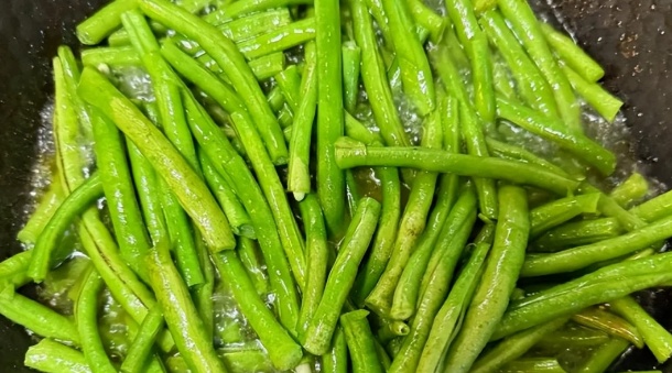 豆角煮熟透，别让“翠绿”变“危险”