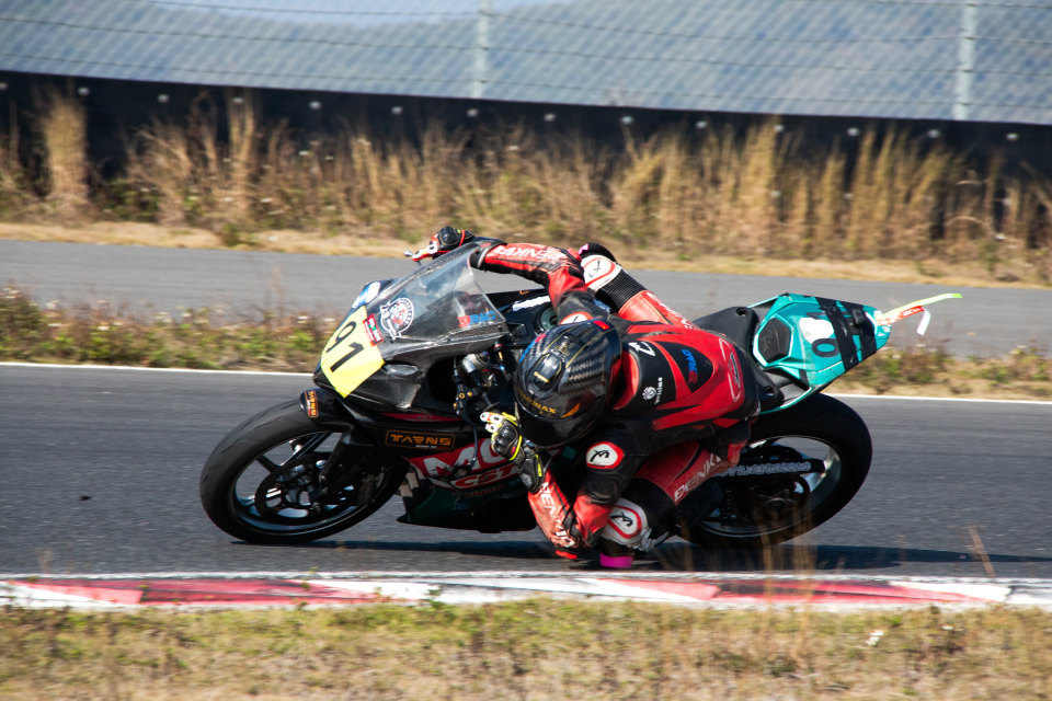 “张雪是张雪，我是我！”17岁湖南机车少年将参加摩托车赛，求媒体报道帮他越走越远