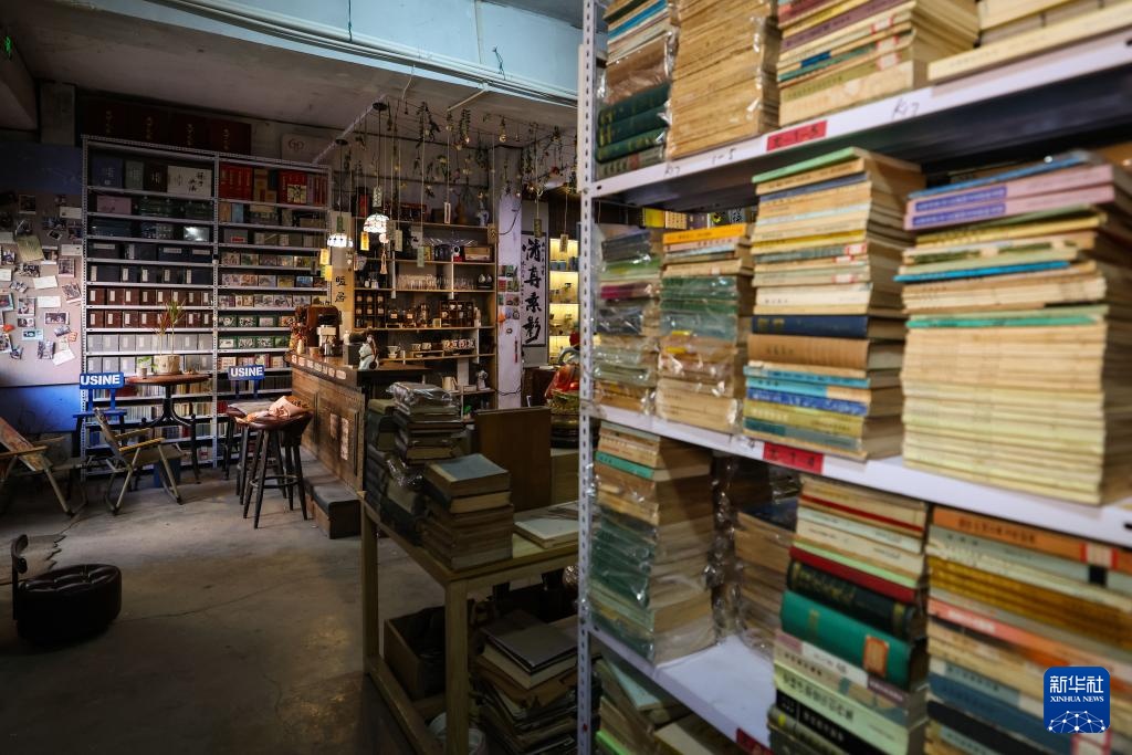 图片故事丨当旧书店遇上“主理人”：纸页虽旧，但通往未来的路常新