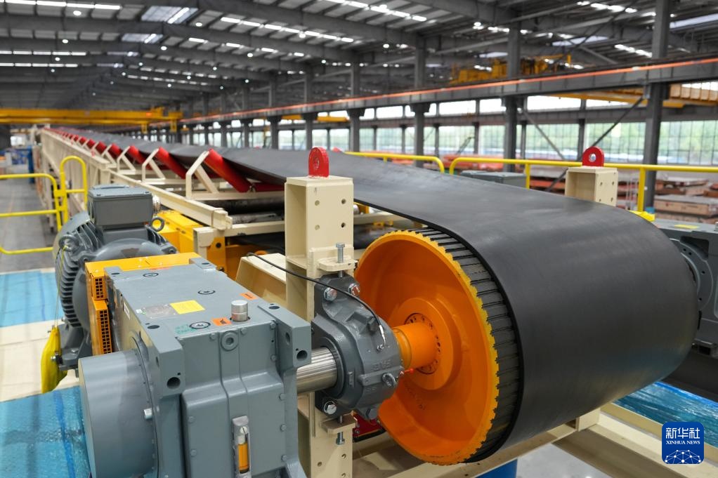 国产连续皮带机首次出口西班牙
