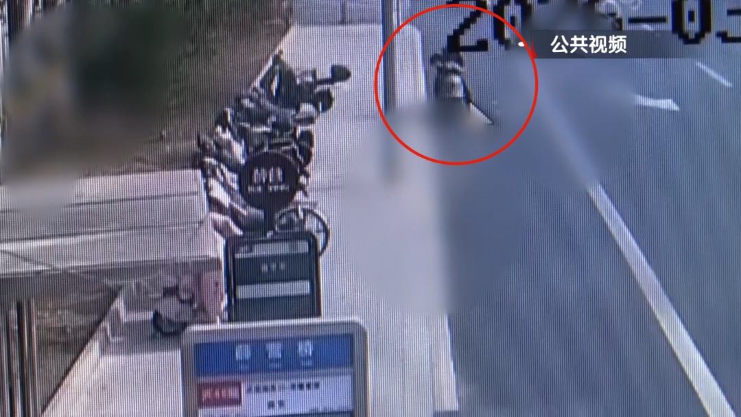 警方拘留1名男子：停车50秒后调头逆行，然后冲向目标！