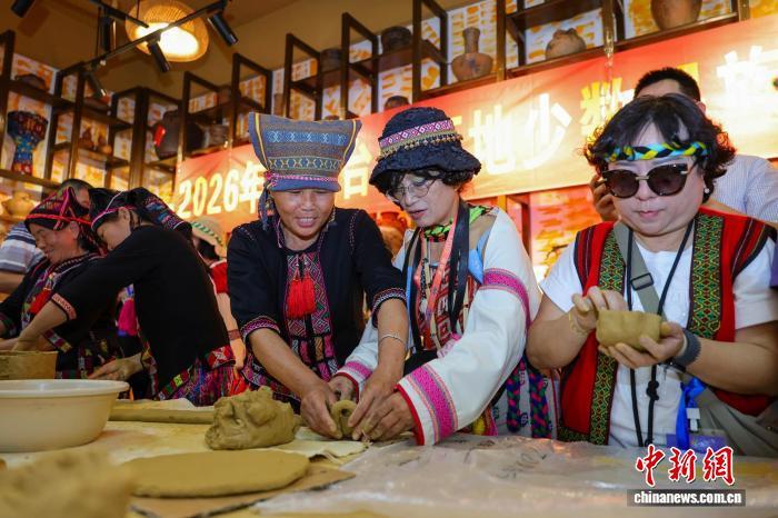 台湾少数民族同胞共庆海南“三月三”：“越交流越亲近”