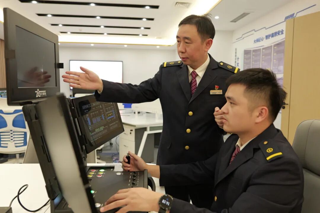 11位初代高铁司机，已拿下“500万”！