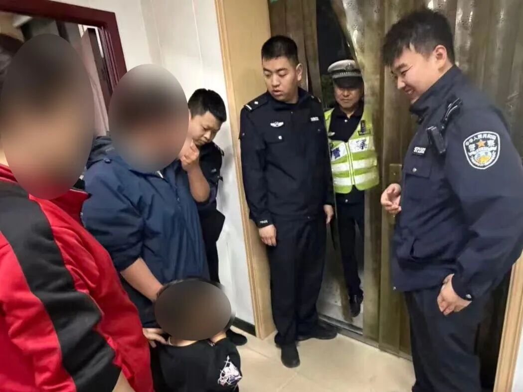 3岁幼童走失，警民爱心接力找到家人