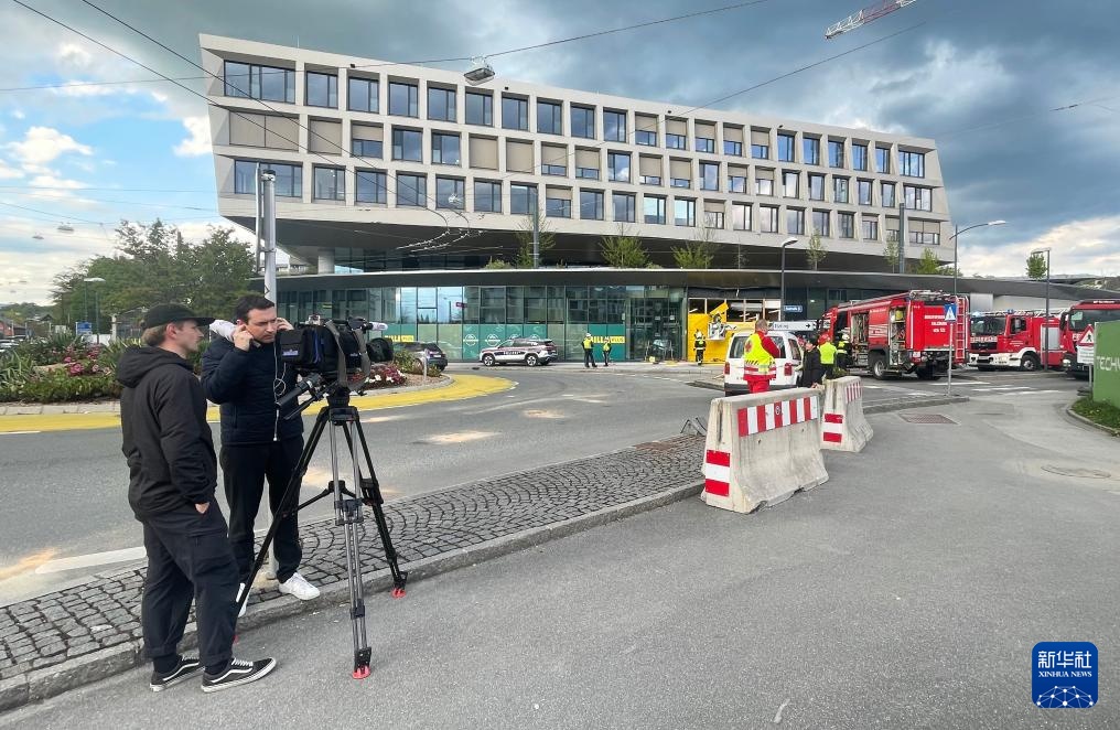 奥地利一电车冲向超市致1死7伤