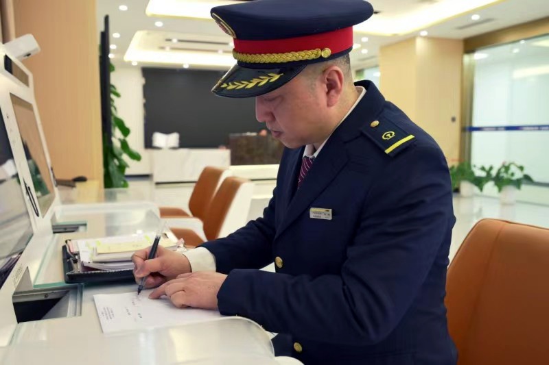 11位初代高铁司机，已拿下“500万”！