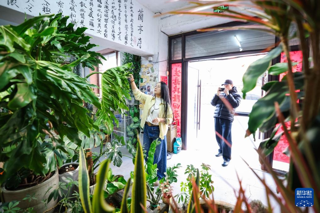 图片故事丨当旧书店遇上“主理人”：纸页虽旧，但通往未来的路常新