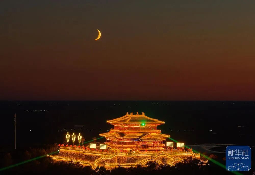 今晚抬头看！今年最大蛾眉月现身天宇