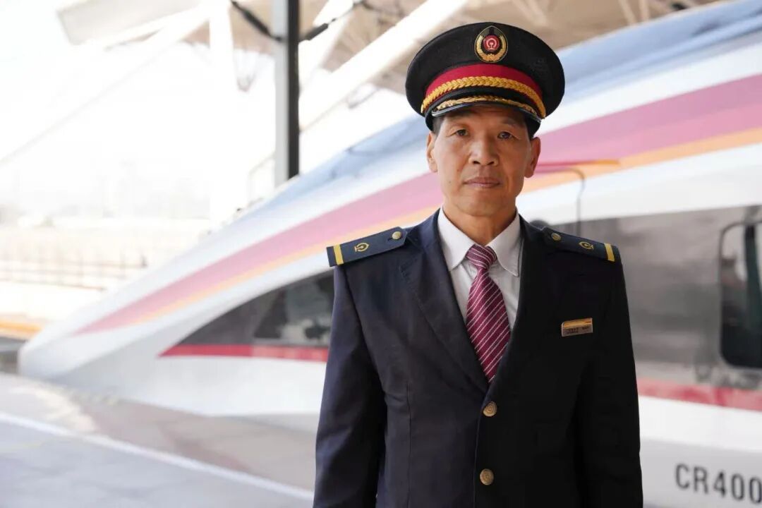 11位初代高铁司机，已拿下“500万”！