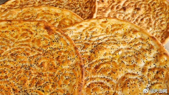 吴京推荐新疆特色美食吃法！撒贝宁犀利点评：哪儿都不挨哪儿