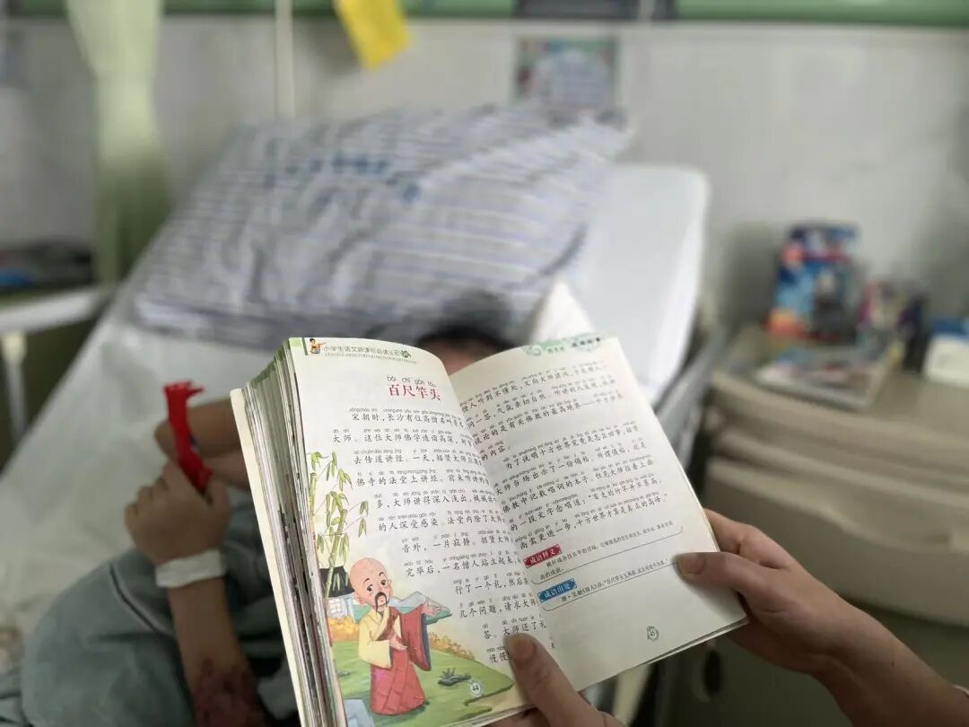 7岁男孩短短几天陷入呼吸衰竭，多处皮肤“黑化”…只因父母一个疏忽！医生提醒：这种病早期和感冒很像