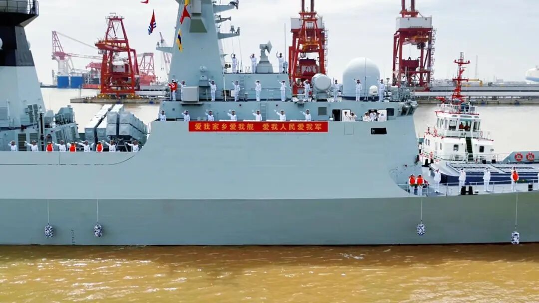 到家了！盐城舰首次荣归故里，“苏超”盐城队最强应援已就位！