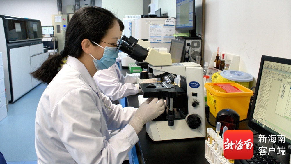 海口一高中生吃“淡水鱼生”反复发热腹痛，医师花2小时粪检找出寄生虫