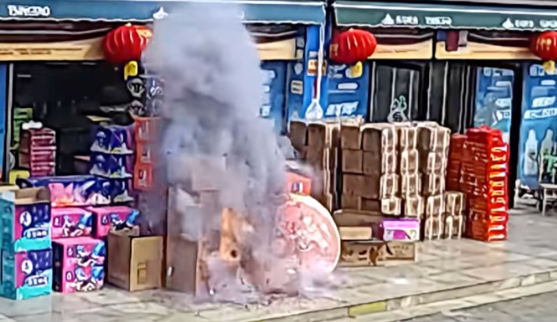 发现楼上邻居这样做，请立刻报警！