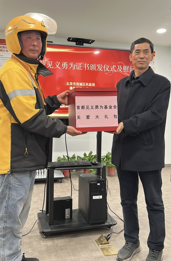 订单已超时？请稍等……您的外卖小哥，正在冰河里救人