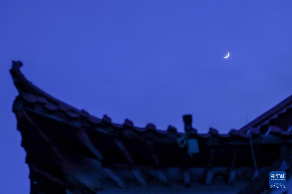 星空相册丨年度最大蛾眉月登场