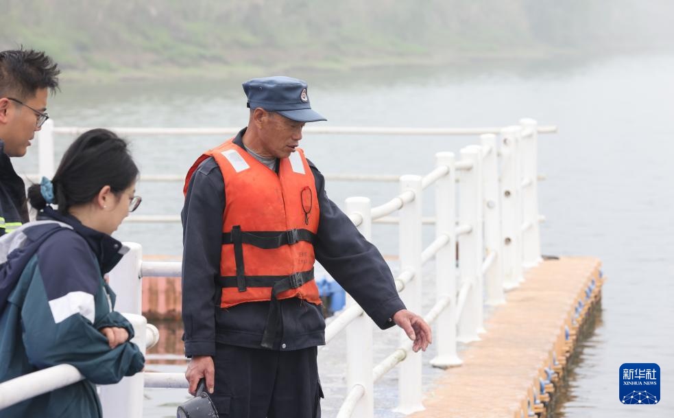 从退捕渔民到“江豚奶爸” ：用心守护水中精灵