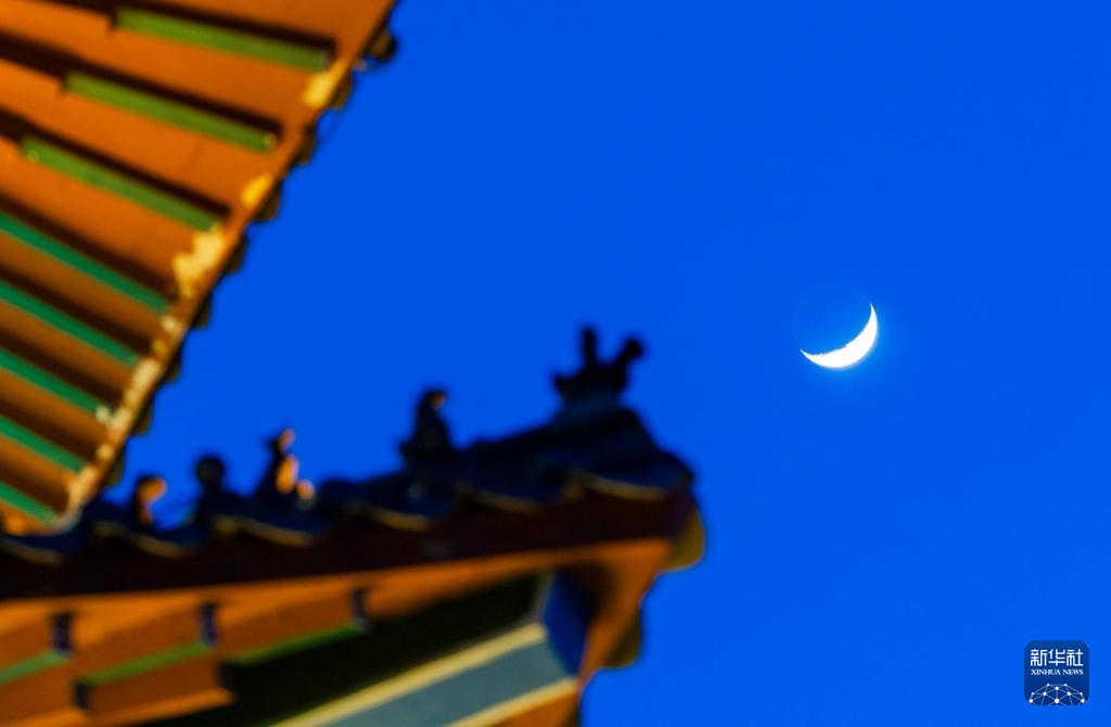 星空相册丨年度最大蛾眉月登场