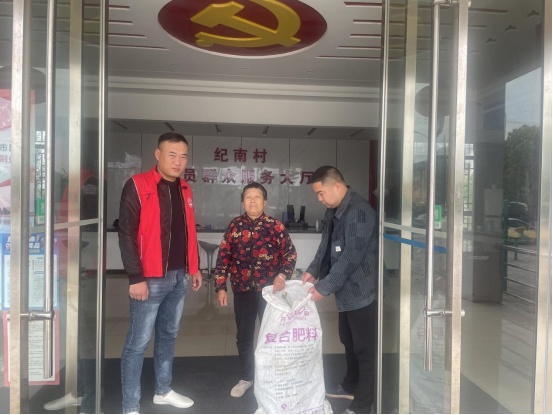 村民“慧眼”识罂粟，果断上交！